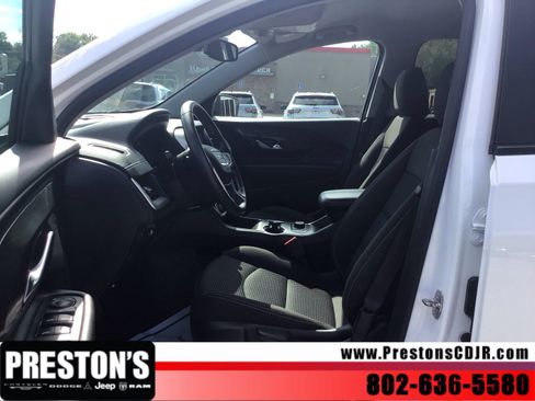 Used 2024 GMC Terrain SLE AWD/4WD image 12