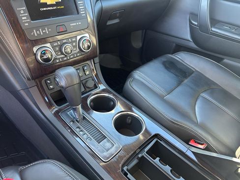 Used 2017 Chevrolet Traverse LT image 36