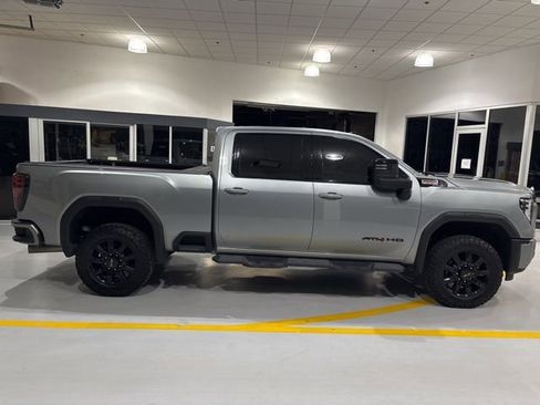 Used 2024 GMC Sierra 2500 AT4 w/ Technology Package image 8