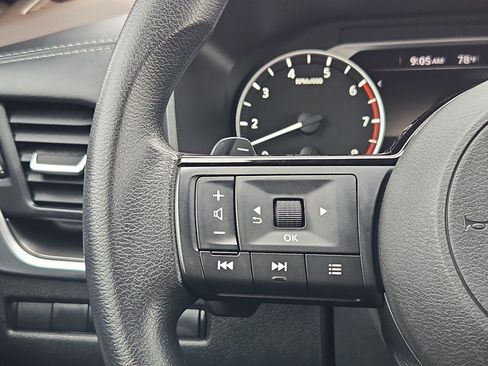 Used 2023 Nissan Rogue SV image 18