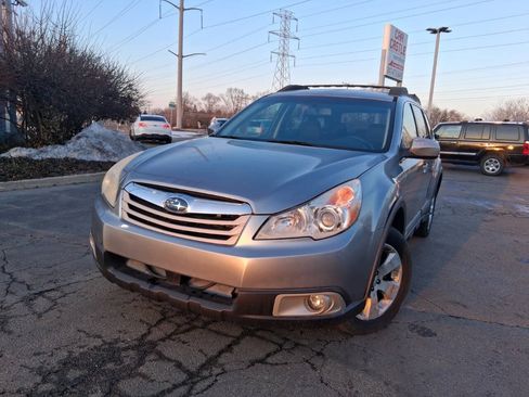 Used 2010 Subaru Outback 2.5i Premium AWD/4WD image 1