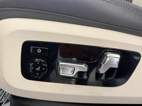 Used 2023 BMW X7 xDrive40i w/ Executive Package image 36