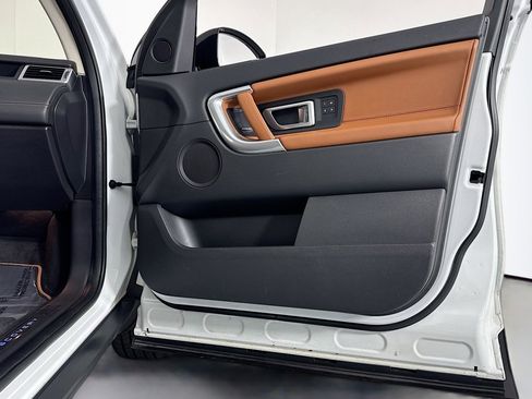 Used 2017 Land Rover Discovery Sport HSE Luxury image 23