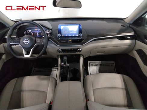 Used 2025 Nissan Altima 2.5 SV image 32