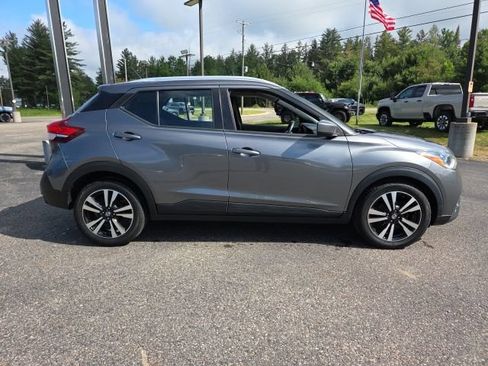 Used 2019 Nissan Kicks SV FWD image 22