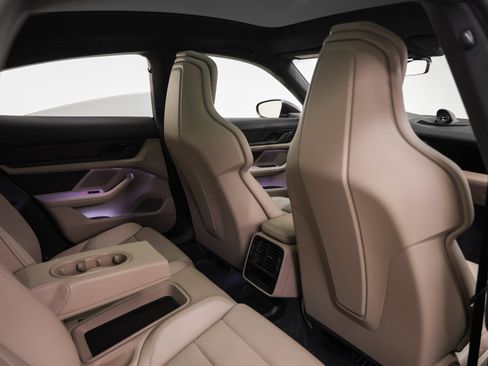 Used 2023 Porsche Taycan GTS image 30