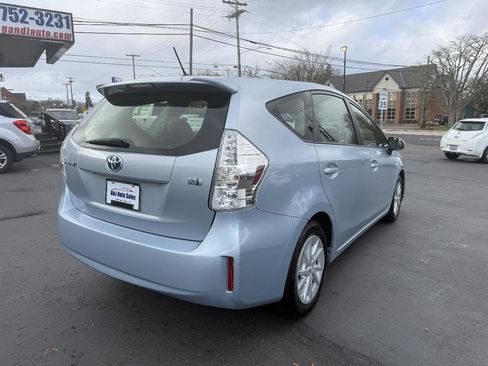Used 2014 Toyota Prius V Two image 8