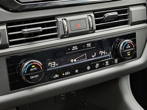 New 2025 Nissan Pathfinder S image 13