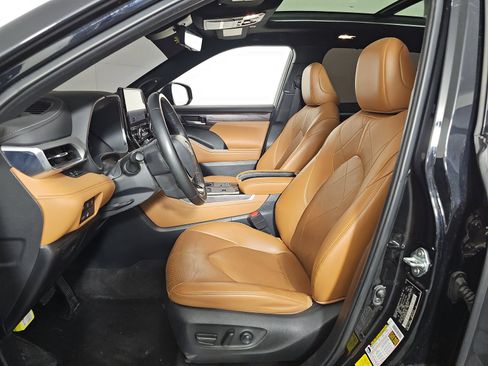 Used 2023 Toyota Highlander Platinum FWD image 10