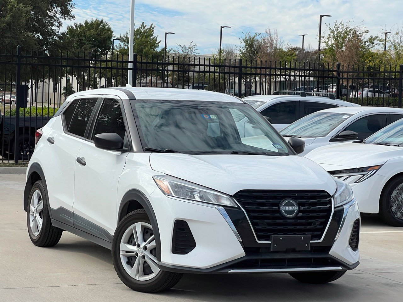 Used 2022 Nissan Kicks S FWD image 2