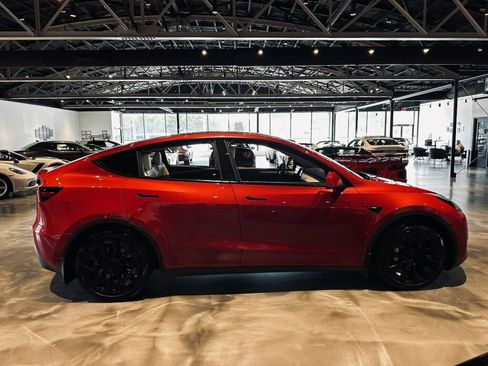 Used 2023 Tesla Model Y AWD image 6