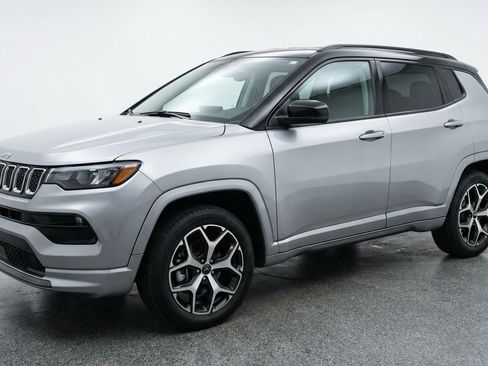 Used 2025 Jeep Compass Limited AWD/4WD image 3