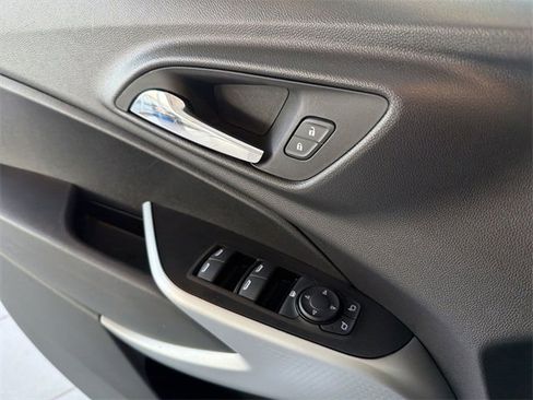 Certified 2025 Chevrolet Trax LS image 21