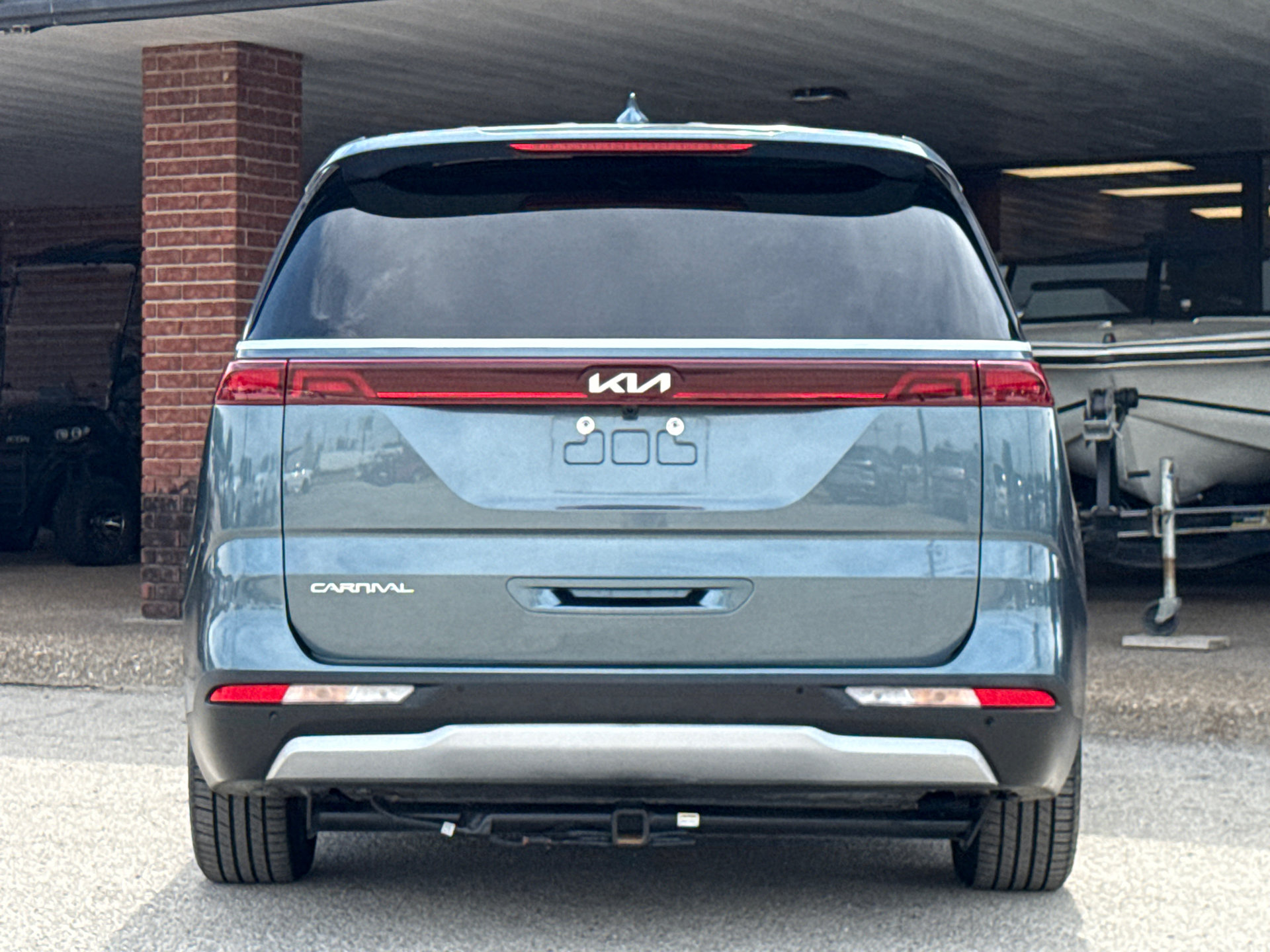 Used 2023 Kia Carnival EX FWD image 7