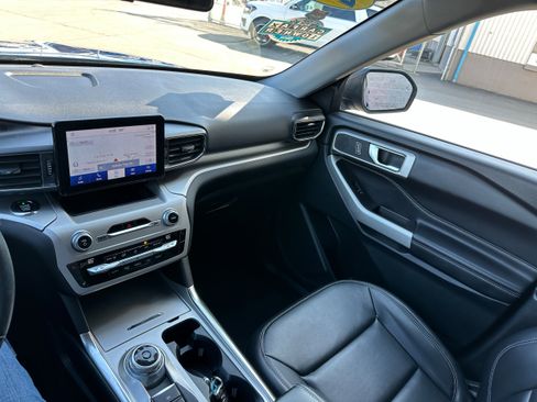 Certified 2021 Ford Explorer XLT w/ Equipment Group 202A image 12