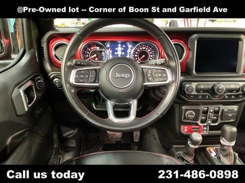 Used 2022 Jeep Gladiator Rubicon w/ Safety Group AWD/4WD image 17