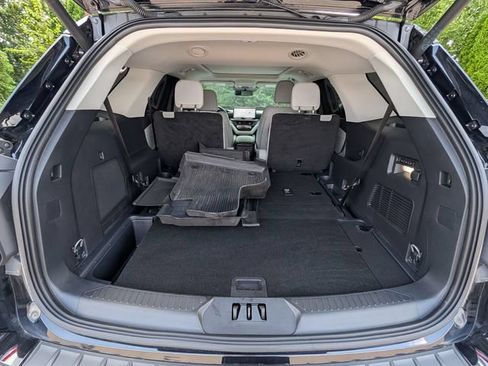 Used 2025 Ford Explorer Platinum w/ Ultimate Package AWD/4WD image 42