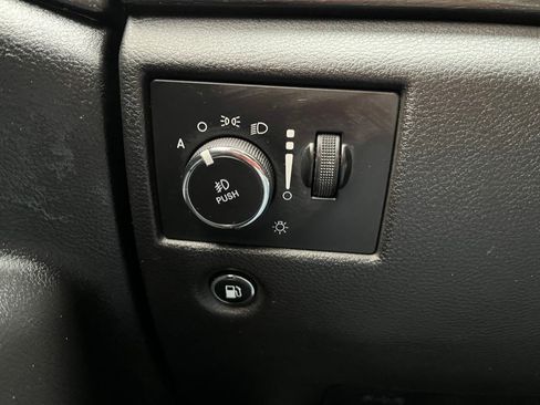 Used 2018 Jeep Grand Cherokee Laredo AWD/4WD image 26
