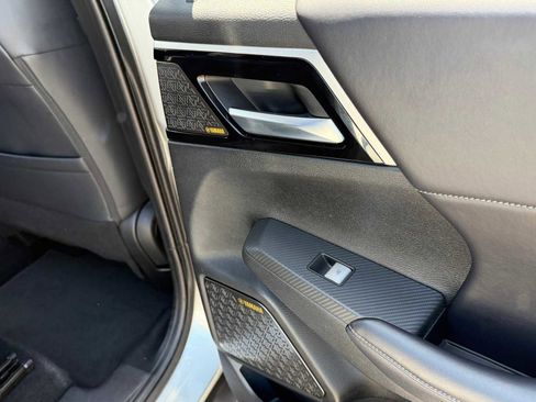 Used 2025 Mitsubishi Outlander SE FWD image 29