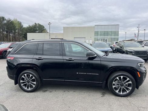 Used 2022 Jeep Grand Cherokee Overland w/ Luxury Tech Group IV image 8