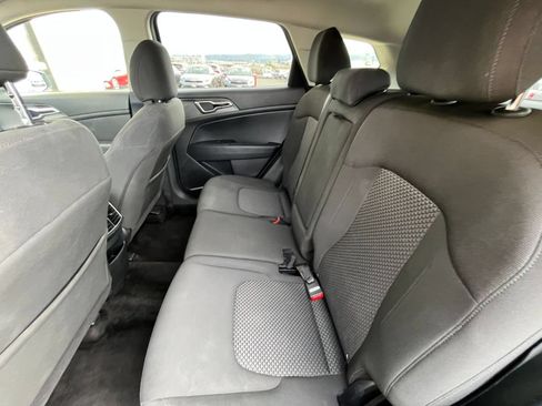 Used 2025 Kia Sportage LX FWD image 23