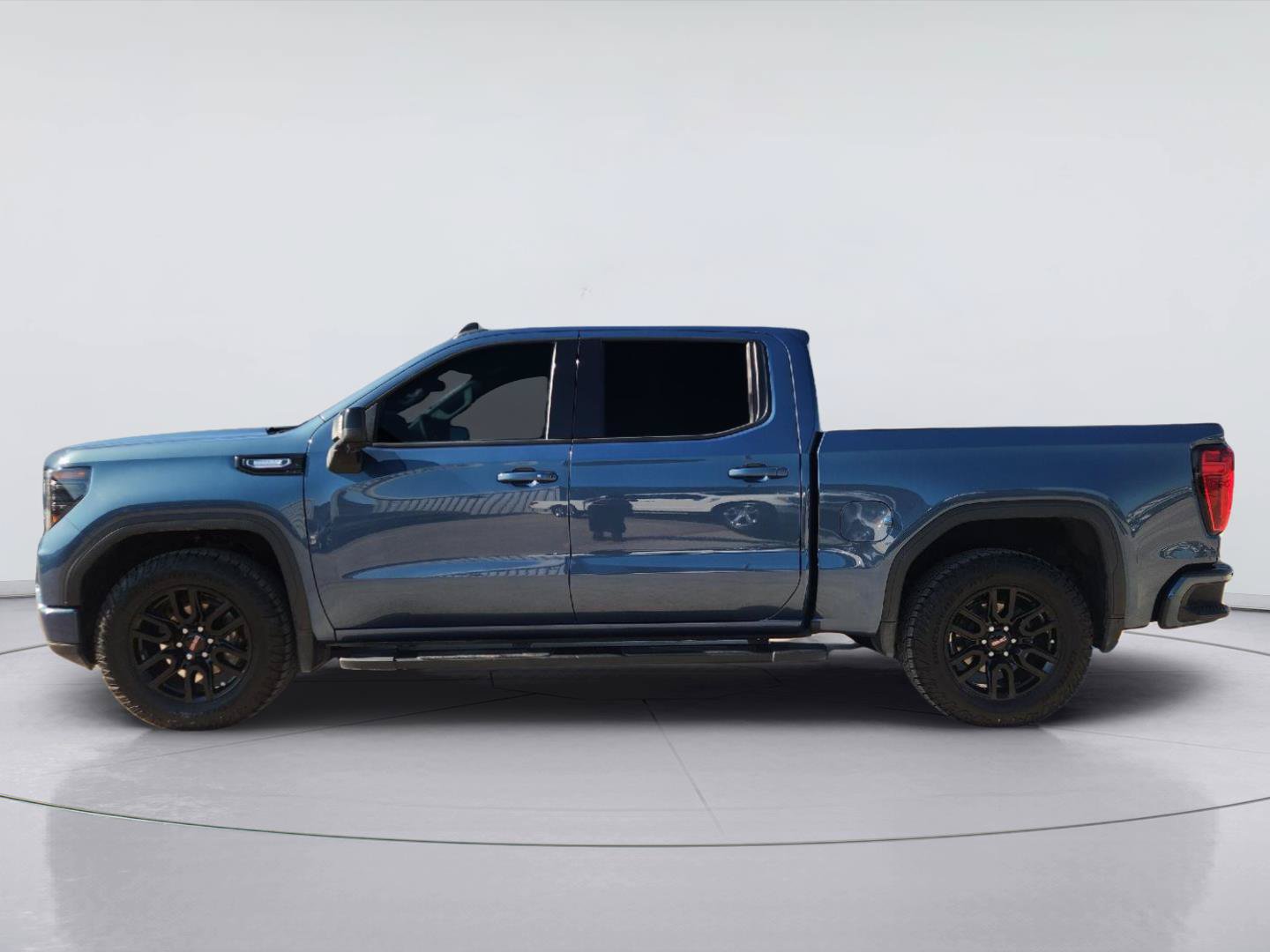 Used 2024 GMC Sierra 1500 Elevation w/ Elevation Premium Package AWD/4WD image 4