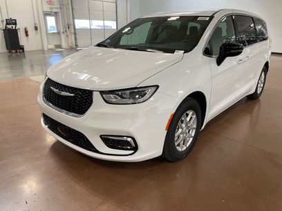 New 2026 Chrysler Pacifica Select