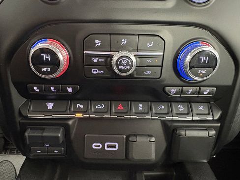 Used 2023 GMC Sierra 2500 AT4 w/ AT4 Preferred Package image 30