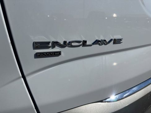 Used 2022 Buick Enclave Essence image 10