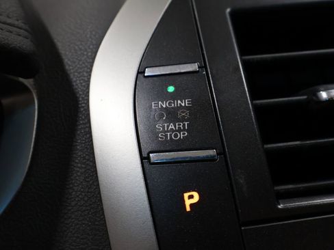 Used 2013 Lincoln MKZ image 27