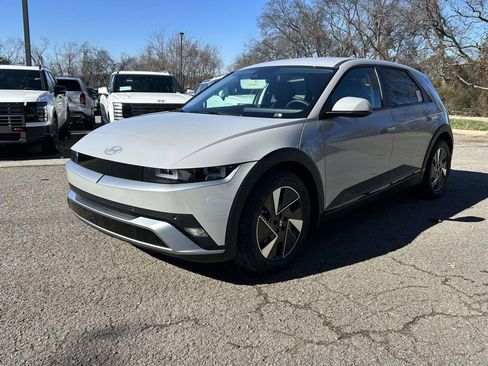 New 2026 Hyundai Ioniq 5 SE image 3