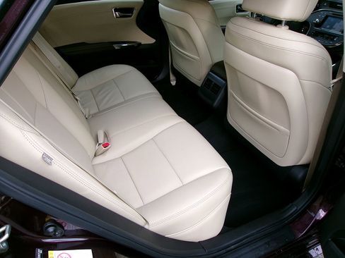 Used 2017 Toyota Avalon FWD image 13