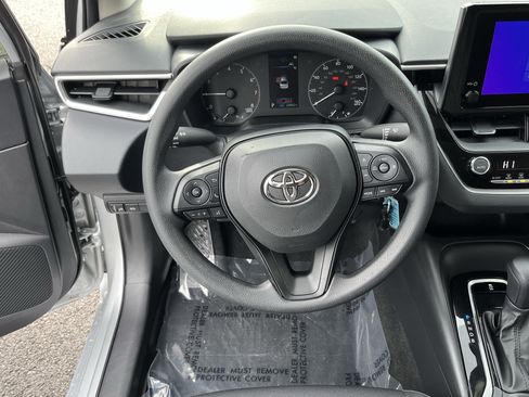 Used 2025 Toyota Corolla LE image 12