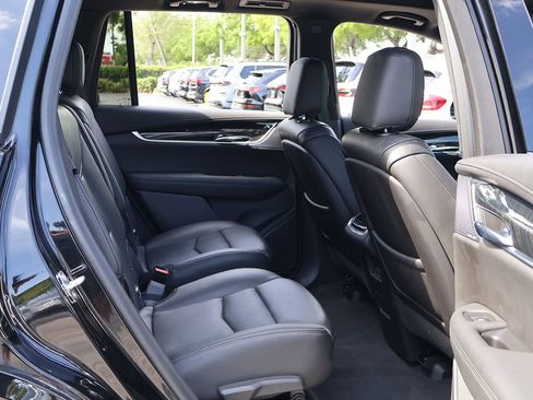 Used 2020 Cadillac XT6 Premium Luxury AWD/4WD image 32