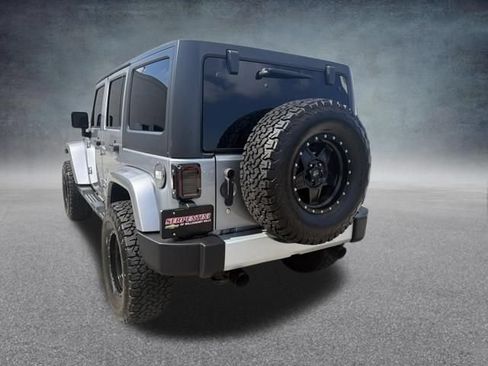 Used 2013 Jeep Wrangler Unlimited Sahara w/ Connectivity Group AWD/4WD image 9