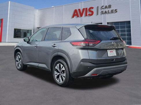 Used 2023 Nissan Rogue SV image 3