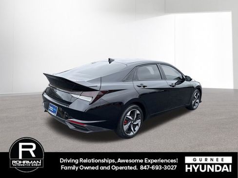 Used 2023 Hyundai Elantra SEL w/ Convenience Package image 9