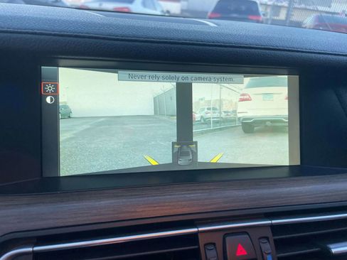 Used 2012 BMW 750i image 11