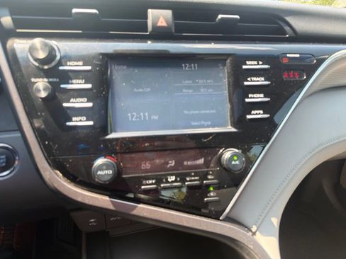 Used 2018 Toyota Camry SE w/ Moonroof Package FWD image 12