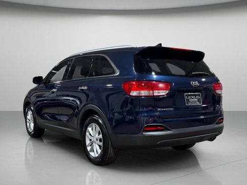 Used 2018 Kia Sorento FWD V6 w/ LX V6 Convenience Package image 6