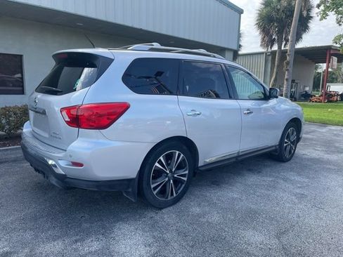 Used 2018 Nissan Pathfinder Platinum AWD/4WD image 8