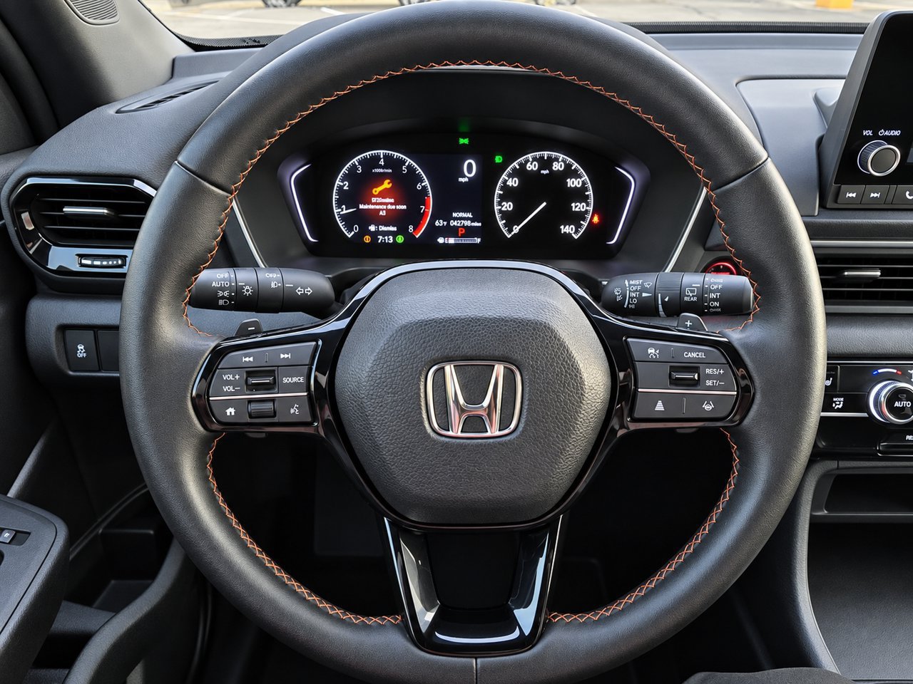 Used 2025 Honda Pilot Sport image 19