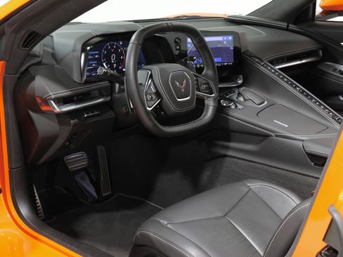 Used 2021 Chevrolet Corvette Stingray Premium Cpe w/ Z51 Performance Package image 26