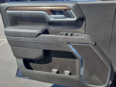 Used 2025 GMC Sierra 1500 Elevation image 27