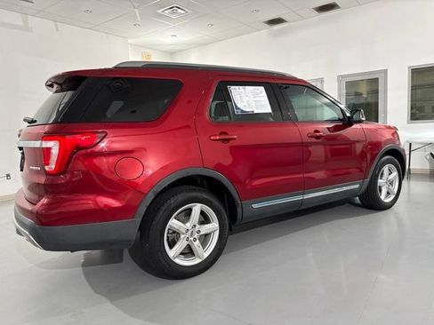 Used 2016 Ford Explorer XLT w/ Equipment Group 202A FWD image 14