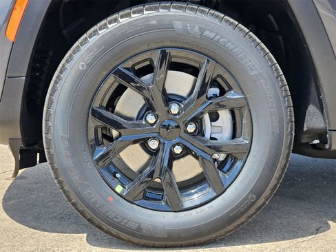 New 2025 Jeep Grand Cherokee L Altitude image 10