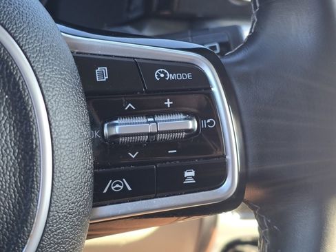 Used 2022 Kia Sorento SX image 32