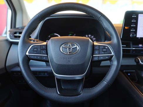 Used 2024 Toyota Sienna XLE image 39