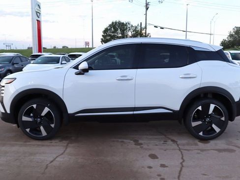 New 2025 Nissan Kicks SR image 2