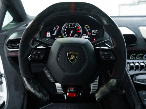 Used 2018 Lamborghini Huracan Performante image 10